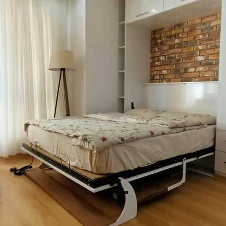 Furnished Studio *